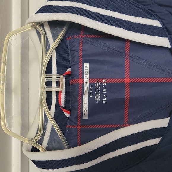 Tommy Hilfiger puffer jacket - Picture 2 of 5